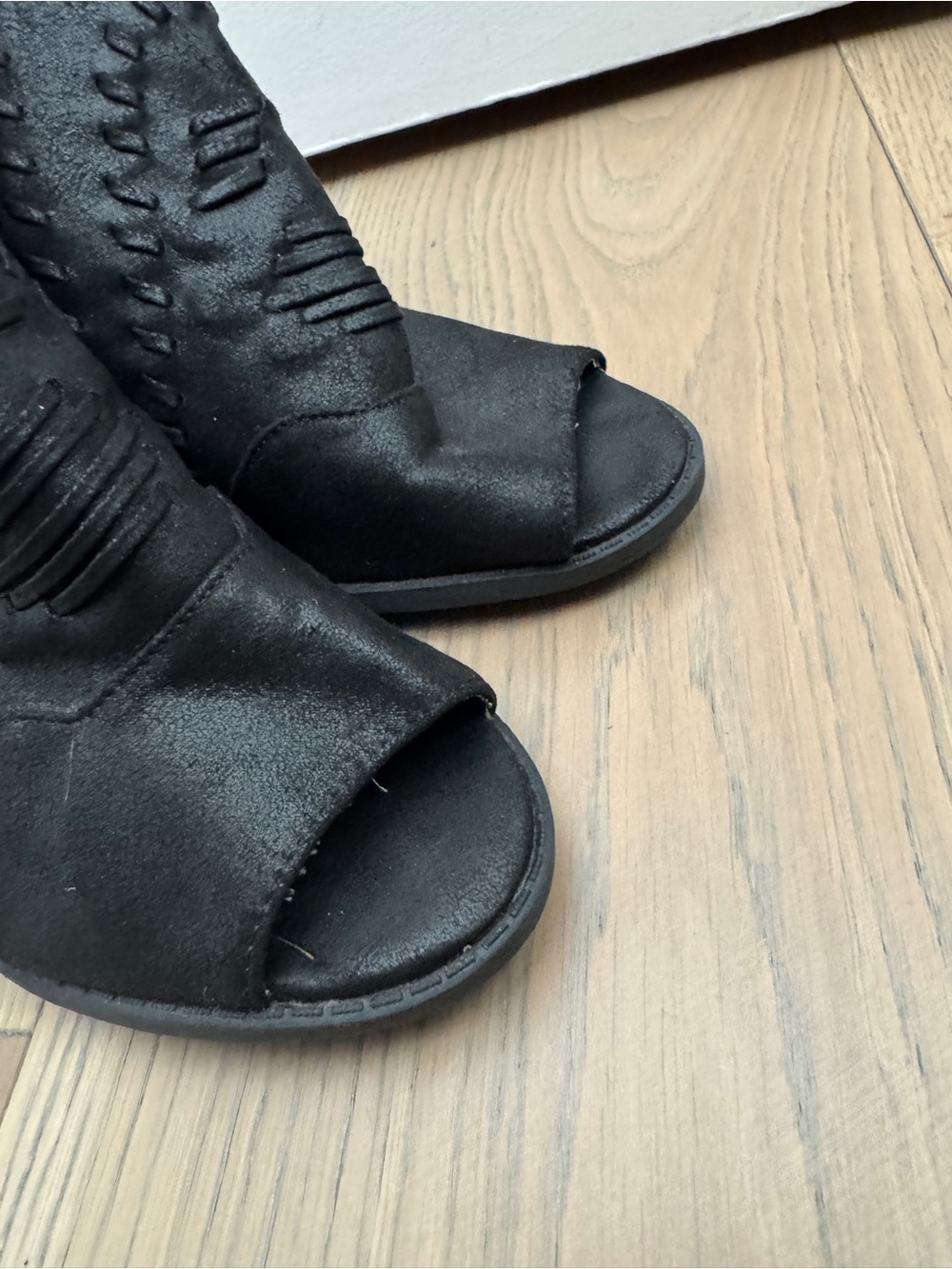 Vegan Leather Peep Toe Western Block Heel Booties Black fits like Size 7.5 - Picture 8 of 9